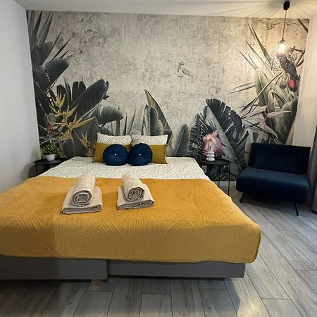 Wow! Paradise Aparthotel Cracóvia Exterior foto
